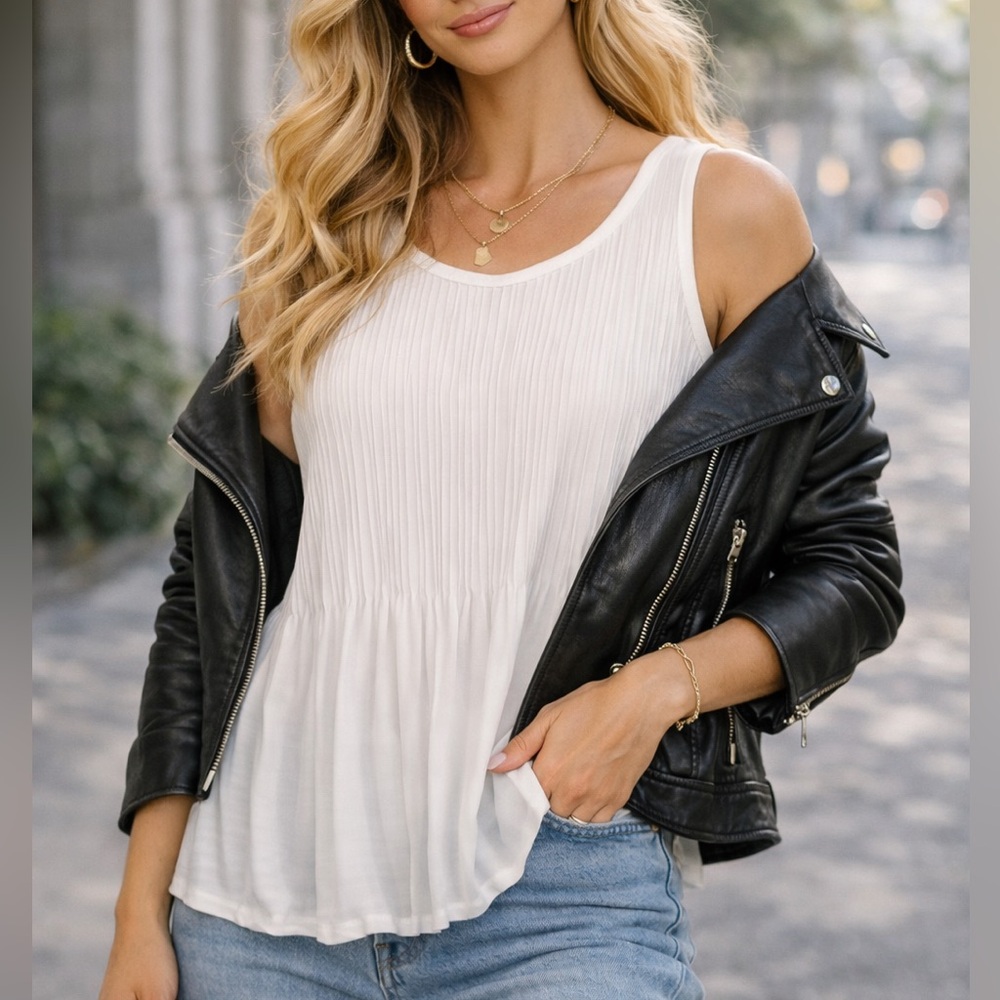 Green Envelope Los Angeles White Pleated Blouse‎ | Sleeveless Round Neck | L